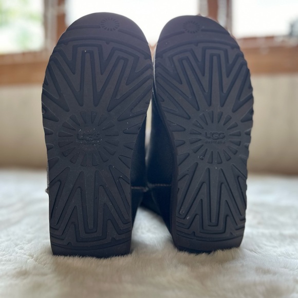 UGG Australia Classic Tall Bomber 5804 in Brown Leather Authentic - Picture 7 of 11